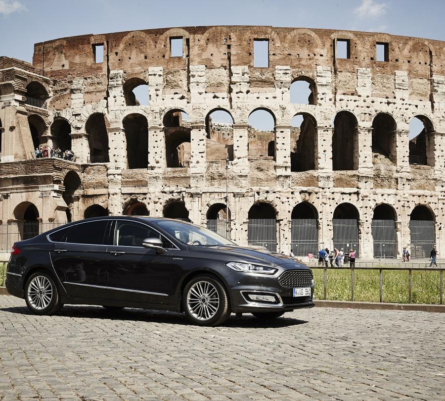  Ford Vignale Mondeo Sedan 2015 года  (фото 12 из 16)
